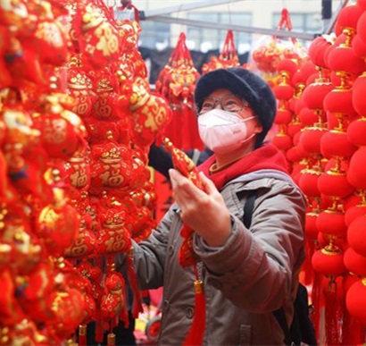 山东青岛：百年大集年味足