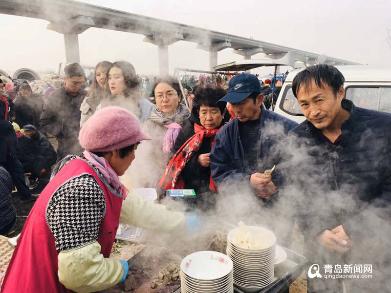 已有三百年历史传统 青岛泊里大集年味十足