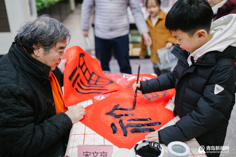书写喜庆!新华书店邀岛城书法家迎新納福墨香迎春