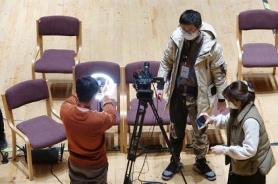 观众席空无一人，上海交响乐团的演出仍在继续