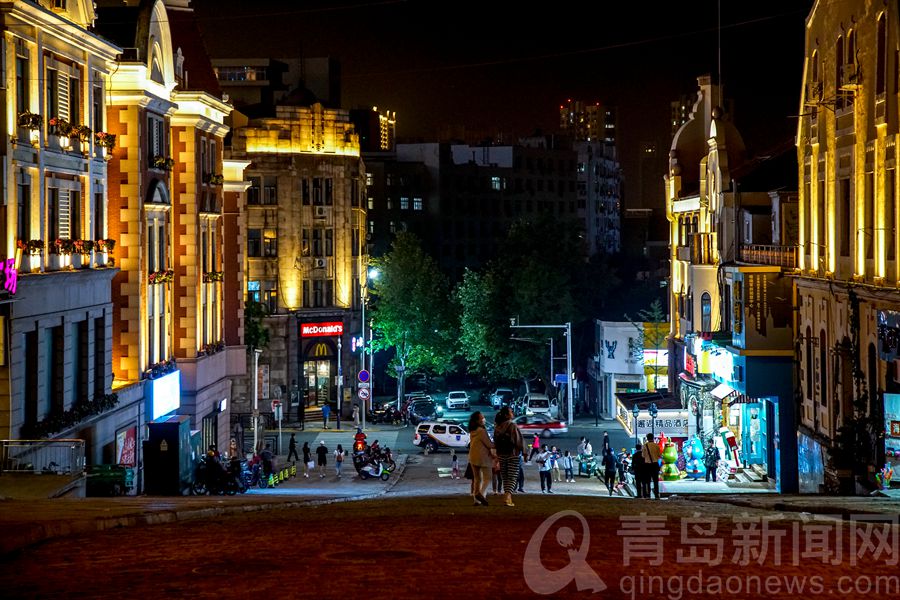 青岛夜经济：妖娆夜色中充满温馨浪漫