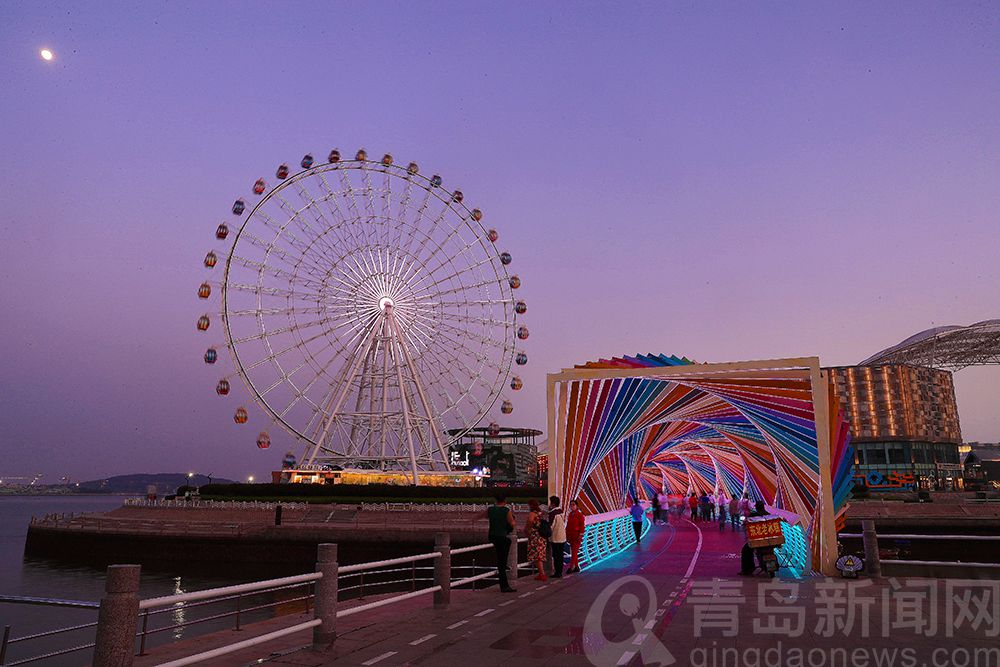 夜拍青岛琴岛之眼摩天轮 意境雄奇魔幻浪漫 