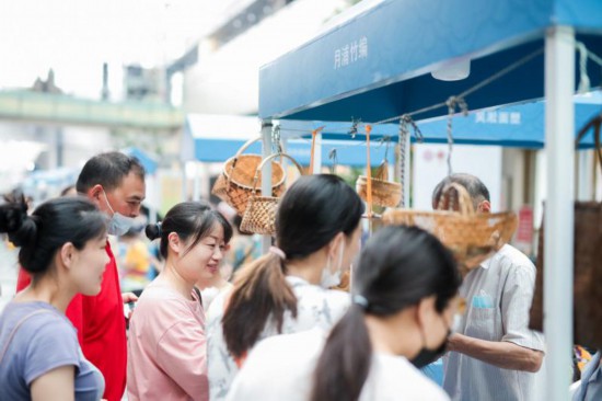 当非遗遇上夜市，“让非遗触手可及”