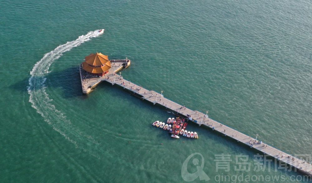 夏日黄昏 晚霞中的青岛前海沿儿 景色静谧美好