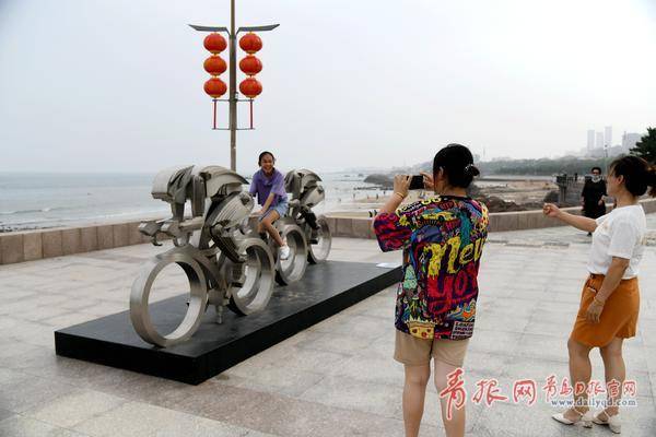 2020中国·青岛公共艺术大展开启 艺术家体验里院和台东彩绘