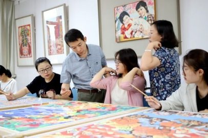 <b>新华社关注：青岛市级非物质文化遗产“胶南年画”</b>