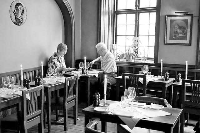 金和平，瑞典文艺精英的“食堂”