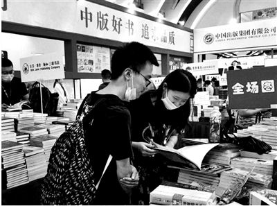 阅读与网络结合 传统与流行结合 线上与线下结合 文化在线 京沪出“彩”