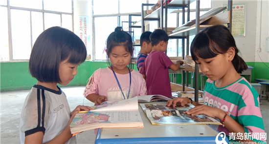 青岛千余本图书送达贫困小学 爱心书屋建成捐书仍在进行