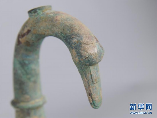 （文化视点·听文物讲故事·图文互动）（2）鹅首曲颈青铜壶内液体：实锤了，是西汉古酒 