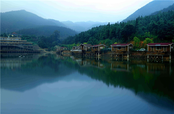 基于资源枯竭城市的幸福产业整合性发展研究——以山东省枣庄市转型发展为例
