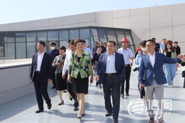 清华大学党委书记来青调研：把研究院建成艺术学子“打卡点”