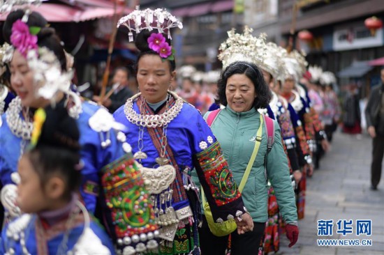 （文化）（4）贵州丹寨：常态化盛装巡游引客来