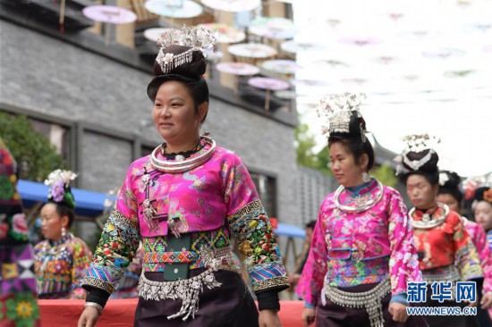 （文化）（2）贵州丹寨：常态化盛装巡游引客来