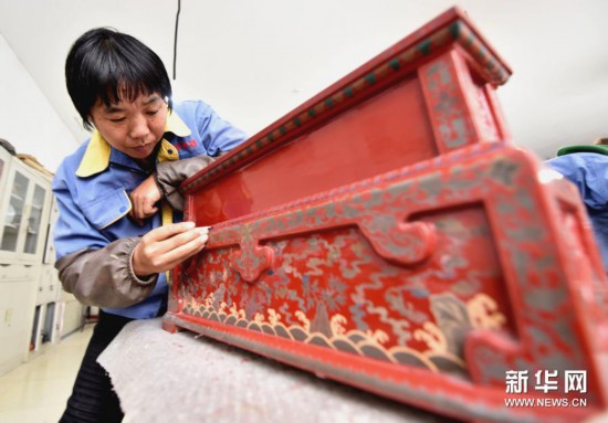 传统手工艺“雕刻”致富路