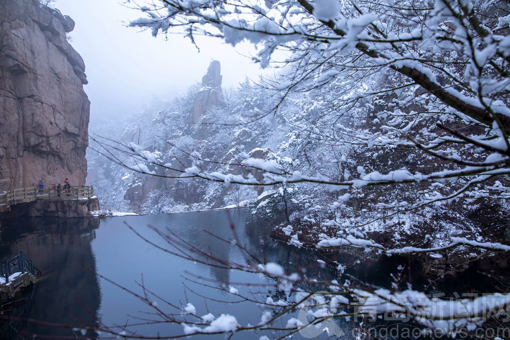 雪后的青岛北九水成了人间仙境