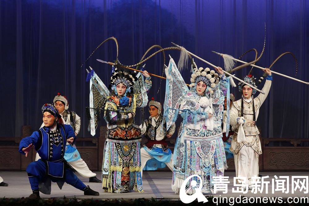 “时尚青岛·青岛有戏”高端京剧演出举行 京剧名家献艺