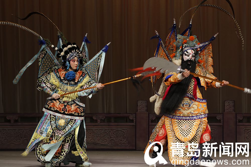 “时尚青岛·青岛有戏”高端京剧演出举行 京剧名家献艺
