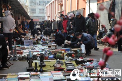 青岛昌乐路文化艺术品大集 流行于80年代的手工艺术品受青睐