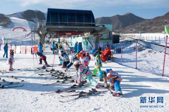 宁夏泾源：冰雪文旅节助力冬季旅游