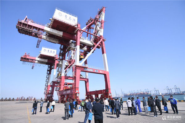 前湾港码头安全升级 为157台起重机加双＂保险＂