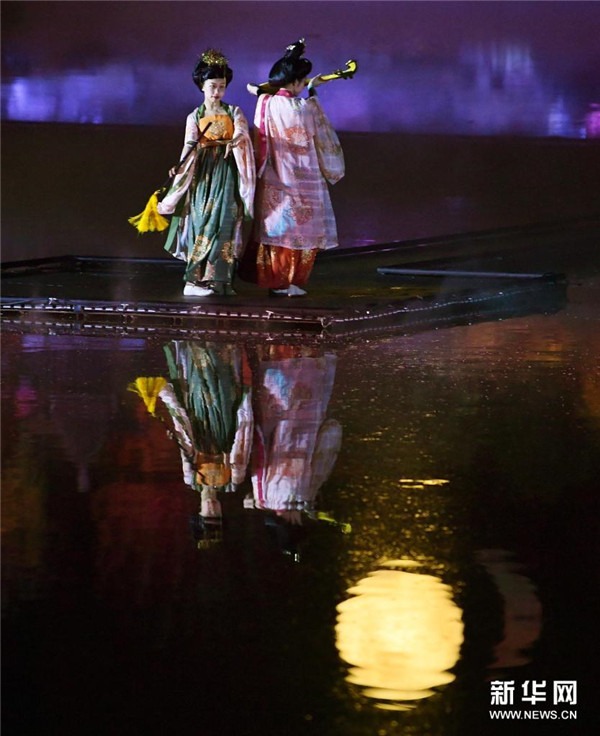 大型水上实景演出《曹州吟》在山东菏泽首秀