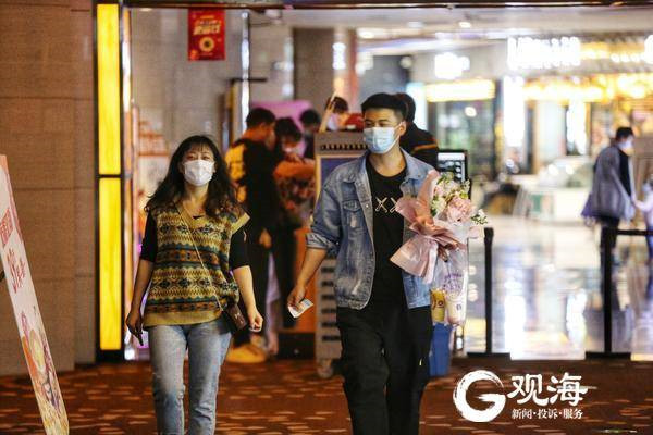 看电影、吃火锅、逛夜市…青岛市民畅享小长假最后一天