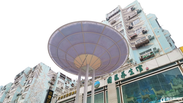 台东步行街街景＂上新＂ ＂飞碟＂路灯驾临 地砖镌刻历史