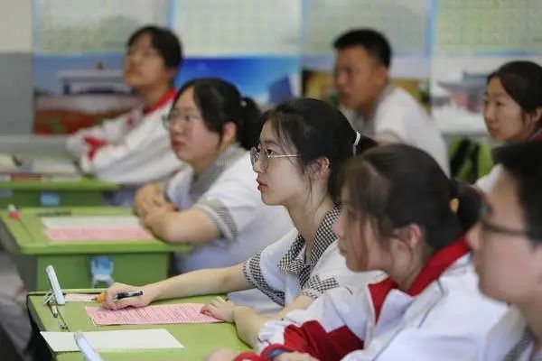 心想事“橙”、金榜高“粽”！高三最后一课，有温情暖暖有豪情万丈……