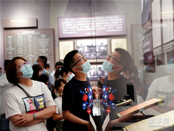 上海:中共一大纪念馆迎开馆后首个周末参观热潮