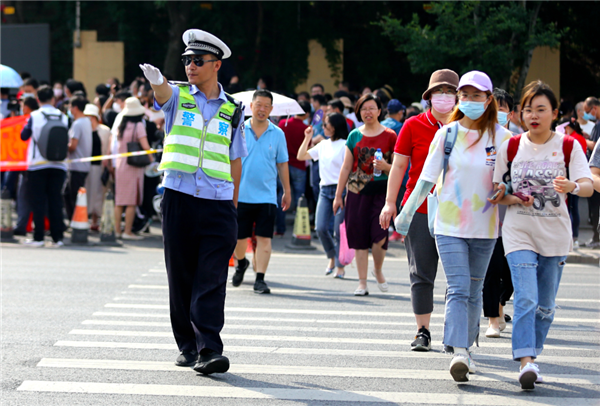 加油少年！这场人生大考，祝你金榜题名；这场城市大考，青岛全力以赴！