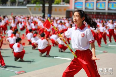 河北承德：非遗“霸王鞭” 传承在校园