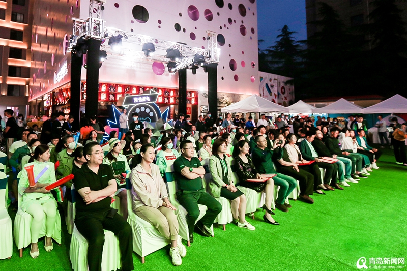 首届“海信家电·青岛国际球迷狂欢节”在市南开幕