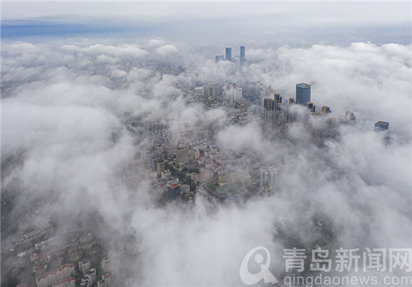 蒙蒙细雨邂逅平流雾 云雾袅袅更似仙境