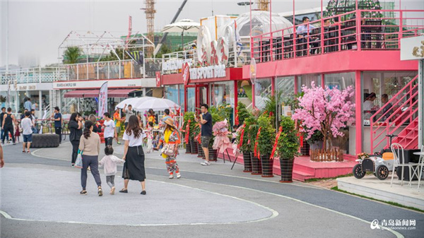 金沙滩啤酒城爱情海湾开街 西海岸再添时尚新业态