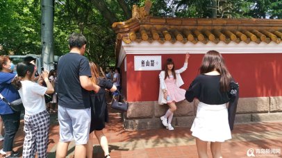 “网红墙”人气持续火爆 夏日来临打卡游客络绎不绝