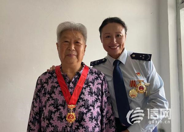 一个家庭走出两位“巾帼模范” 青岛这对婆媳不一般