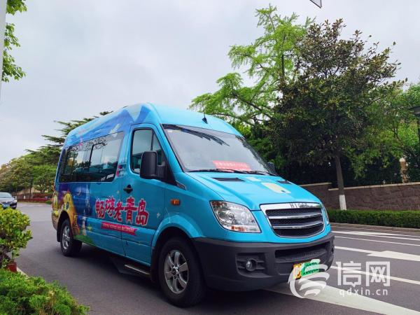 青岛这些人免费乘坐观光车 市民可预约“红色巴士”