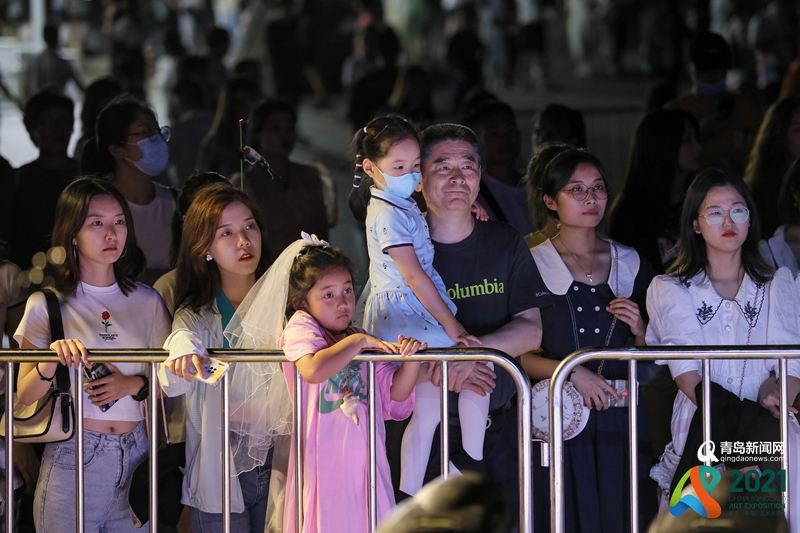 奥帆中心上演流行音乐专场！艺博会“点燃”青岛夏夜