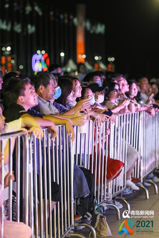 奥帆中心上演流行音乐专场！艺博会“点燃”青岛夏夜