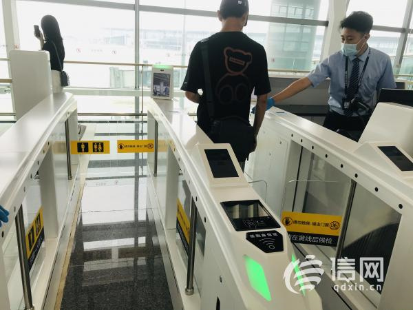 探访胶东机场：智慧出行全流程自助办理 缩短旅客等候时间