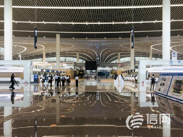 探访胶东机场：智慧出行全流程自助办理 缩短旅客等候时间