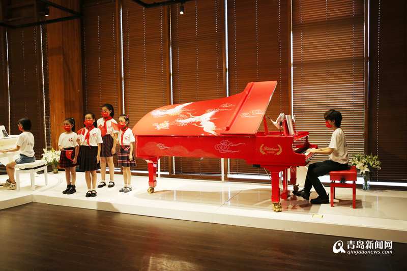 全球首家艺术钢琴馆在青岛开馆 43架艺术钢琴亮相