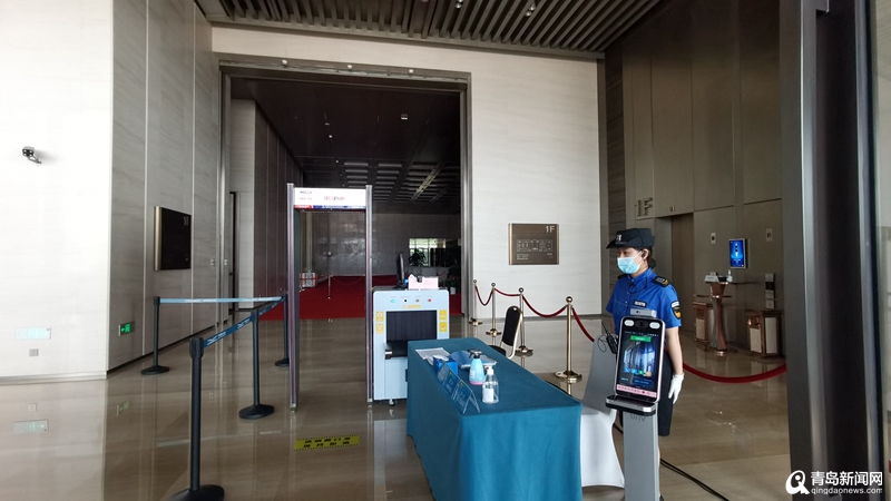 国际会议中心防疫进行时 分时段参观 持绿码测温入馆