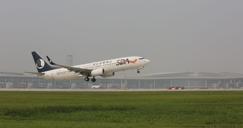 打造东北亚国际枢纽机场 青岛胶东国际机场开航投运