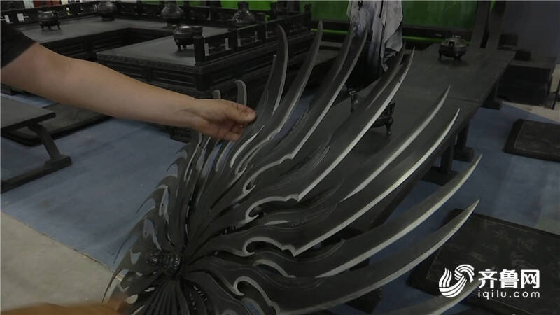 10万多件服装道具涵盖古今 探访青岛这处国内顶级服装道具场库