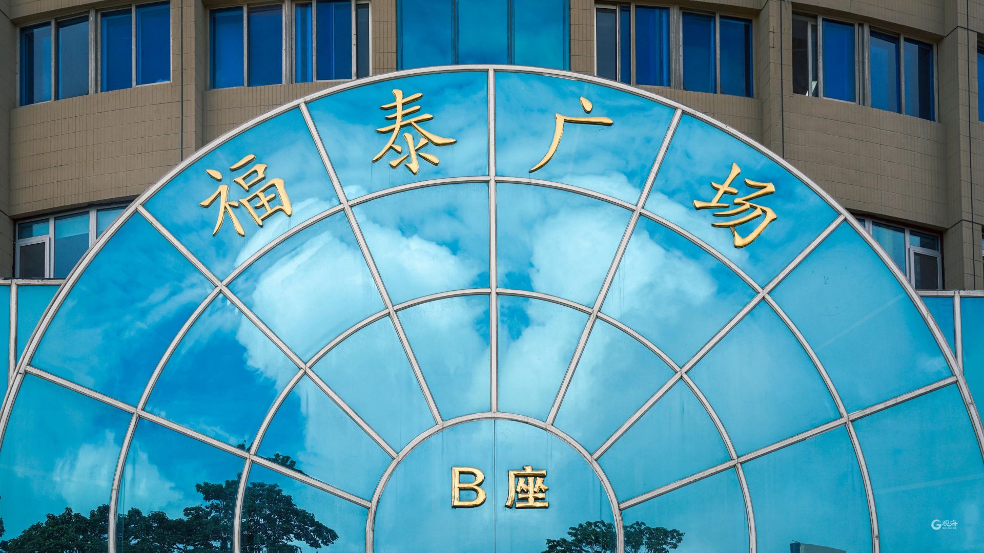 建筑也很有趣！触摸青岛香港中路高楼的纹理