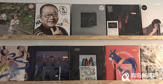 重回黑胶时代！游牧理发师和乐队鼓手在岛城开了一家神奇唱片店