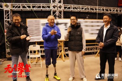 无腿登珠峰大爷夏伯渝探班《流浪地球2》吴京郭帆感谢送来硬核精神