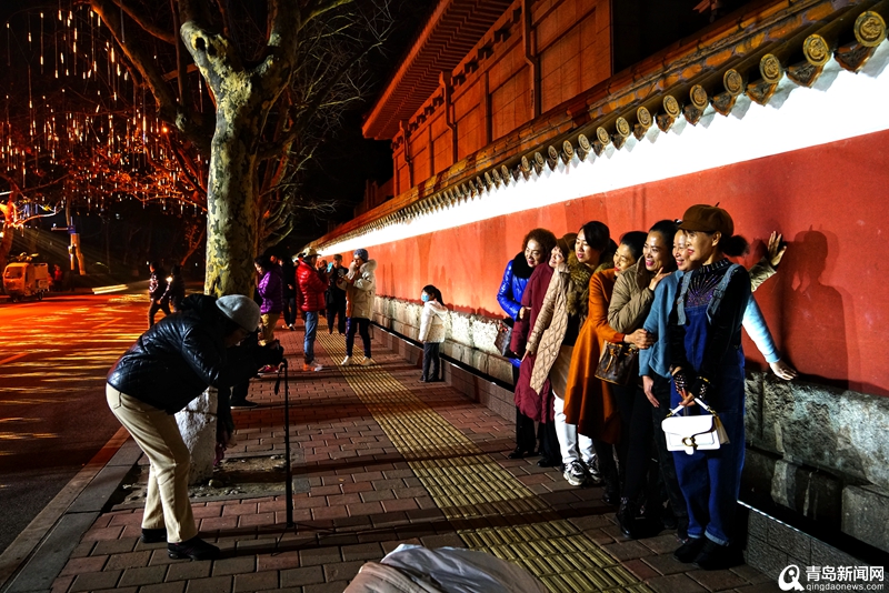 她把一场秀带回青岛老城区 让＂网红墙＂在冬日里又火了一把!